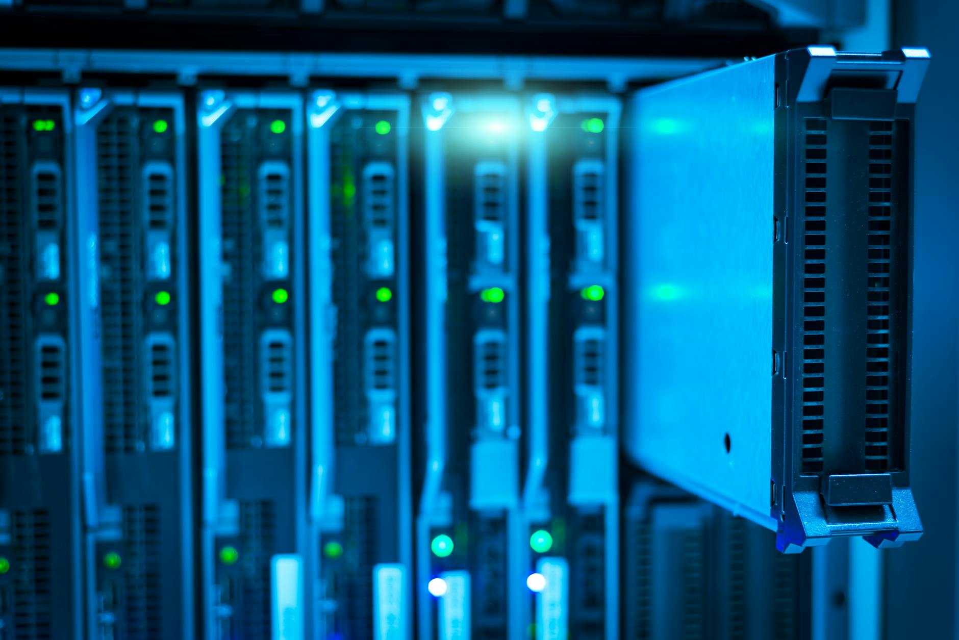 Cybersecurity mei 2026: Google Ads malware en universiteiten-hack